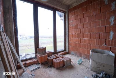 Casă cu 7 camere cu Teren 530 Mp în Sânmartin
