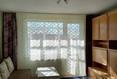 Apartament cu 3 camere semidecomandat în Central - 1