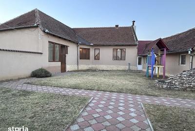 Casă cu 4 camere cu Teren 200 Mp în Cociuba Mare