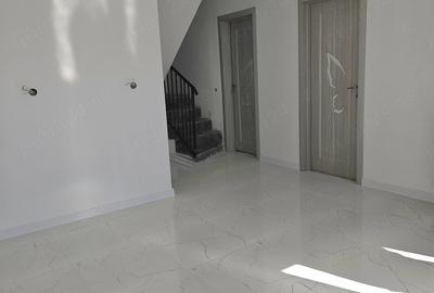Casă cu 6 camere cu Teren 138 Mp în Lumina