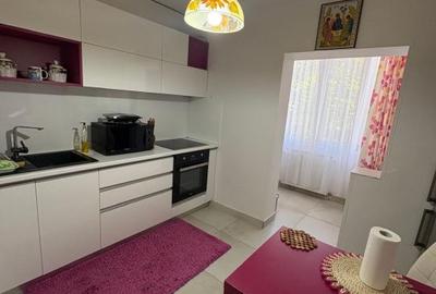 Apartament cu 3 camere decomandat în Traian
