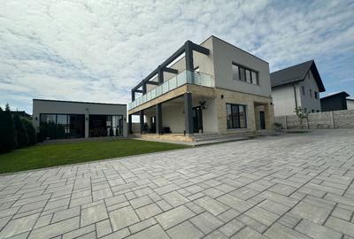 Casă cu 5 camere cu Teren 600 Mp în Strejnicu