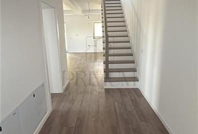Duplex cu 4 camere cu Canalizare în Moșnița Nouă