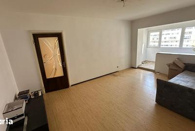 Apartament cu 4 camere semidecomandat în Colentina