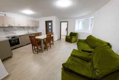 Apartament cu 3 camere, mobilat în Central