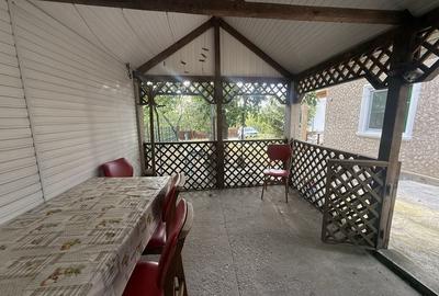 Casă cu 4 camere în Vâlcele