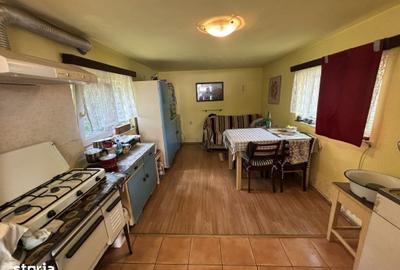 Casă cu 4 camere cu Teren 596 Mp în Central