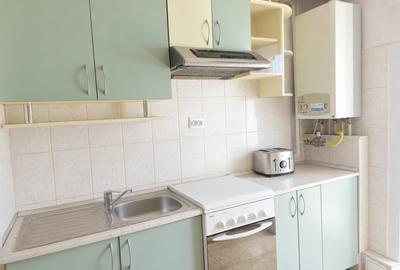 Apartament cu 3 camere decomandat în Girocului