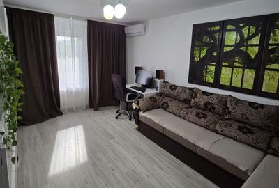 Apartament cu 3 camere decomandat în Crângași