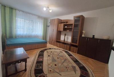 Apartament cu 2 camere decomandat, mobilat în Calea București