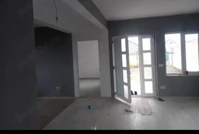 Casă cu Teren 240 Mp în Lumina