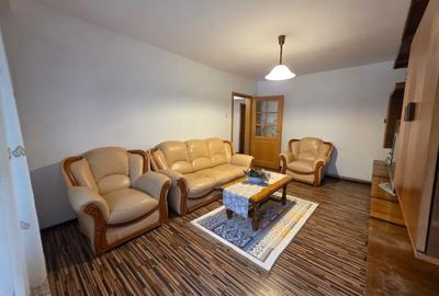 Apartament cu 3 camere decomandat, mobilat în Răcădău
