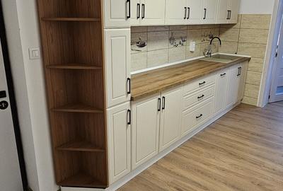 Apartament cu 3 camere decomandat în Deve - 1