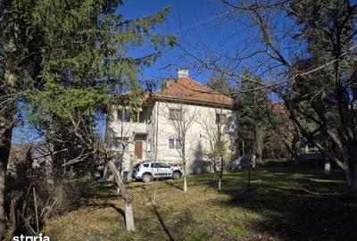 Casă cu 10 camere cu Teren 1034 Mp în Cabana Vânătorilor