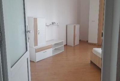 Garsonieră decomandată în Central