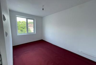 Apartament cu 3 camere decomandat în Păcurari