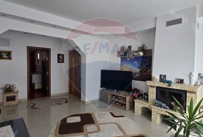 Casă cu 6 camere cu Teren 721 Mp în Crevedia