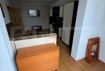 Apartament cu 3 camere decomandat în Tractorul