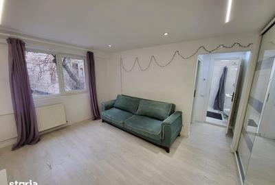 Apartament cu 2 camere semidecomandat, mobilat în P-ța Victoriei