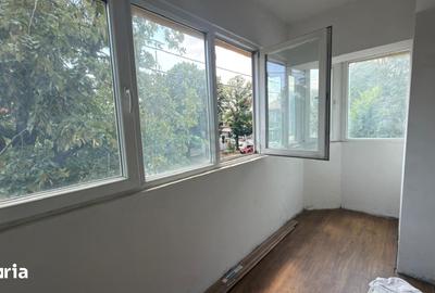 Apartament cu 3 camere în Tei