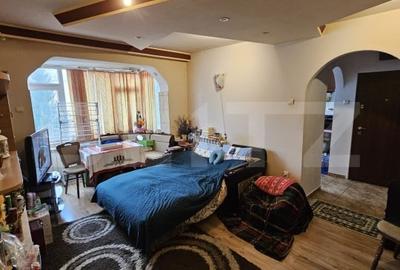 Apartament cu 2 camere semidecomandat, mobilat în Central