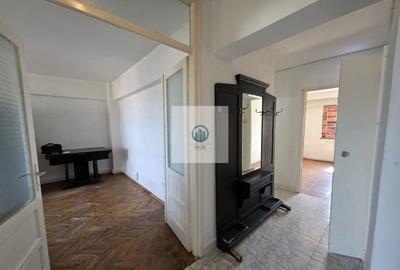Apartament cu 3 camere în Decebal