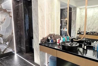Casă cu 4 camere cu Piscina în Iancu Nicolae