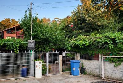 Casă cu 9 camere cu Teren 538 Mp în Central