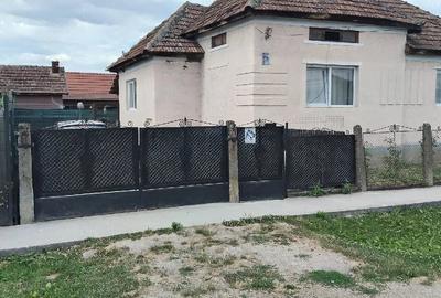Casă cu 3 camere cu Teren 500 Mp în Vetiș