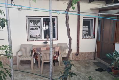 Casă cu 3 camere cu Garaj în Brătianu - 1