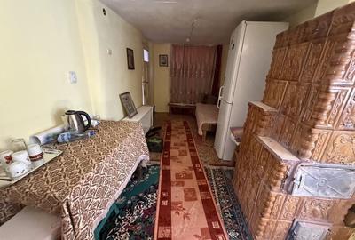 Casă cu 4 camere în Oinacu