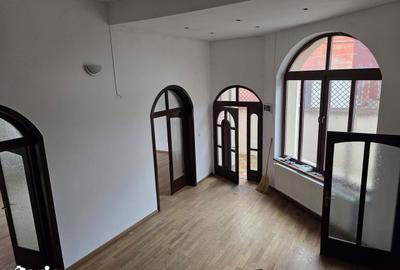 Casă cu 5 camere cu Teren 220 Mp în Orașul Nou - 4