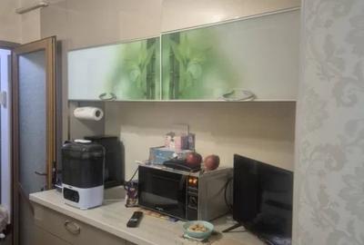 Apartament cu 3 camere decomandat în - 4