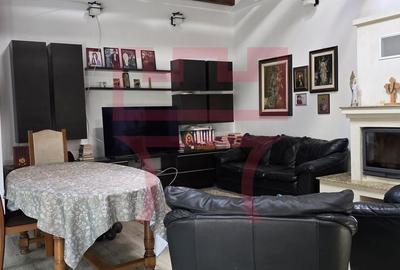 Casă cu 4 camere decomandat în Semicentral