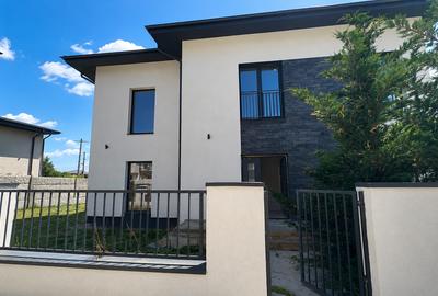 Casă individuală cu 4 camere cu Teren 250 Mp în Tunari - 1