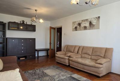 Apartament cu 3 camere decomandat, mobilat în Centrul Civic