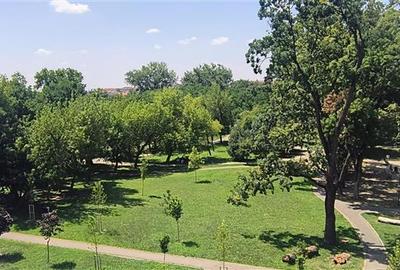 Apartament cu 3 camere decomandat în Soarelui
