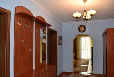 Apartament cu 3 camere decomandat în Terezian