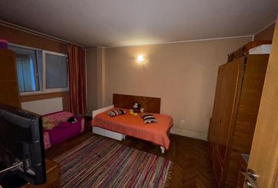 Apartament cu 3 camere decomandat în - 5