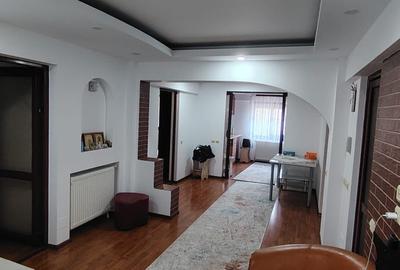 Apartament cu 4 camere în Central