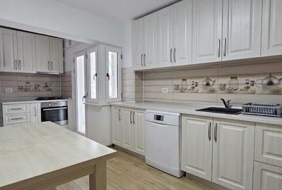 Apartament cu 4 camere decomandat în Calea Dumbrăvii
