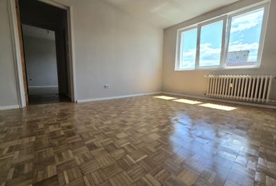 Apartament cu 2 camere semidecomandat în Centrul Civic