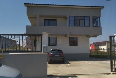 Apartament cu 2 camere decomandat în Cumpăna