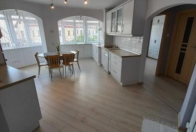 Apartament cu 4 camere în Central - 2