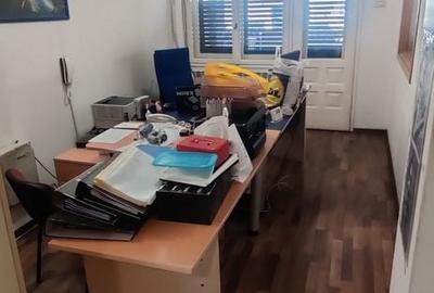 Casă cu 10 camere cu Teren 192 Mp în Colentina - 2