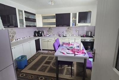 Casă cu 10 camere cu Teren 400 Mp în Calea București