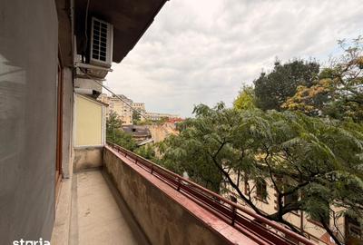 Apartament cu 3 camere în Centrul Civic