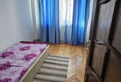 Apartament cu 3 camere decomandat în Precista