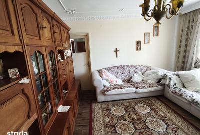 Apartament cu 3 camere semidecomandat, mobilat în Central