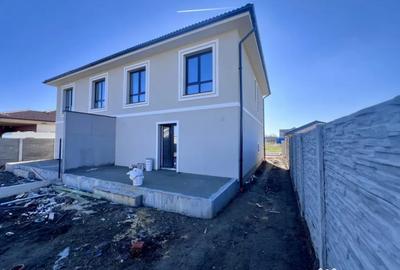 Casă cu 5 camere cu Teren 285 Mp în Ghiroda